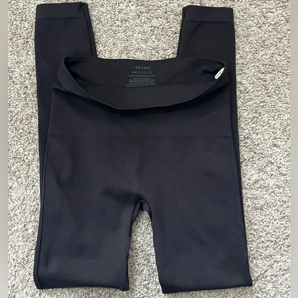 ❌SPANX Classic Black Leggings❌ NOT FOR SALE - Picture 4 of 4